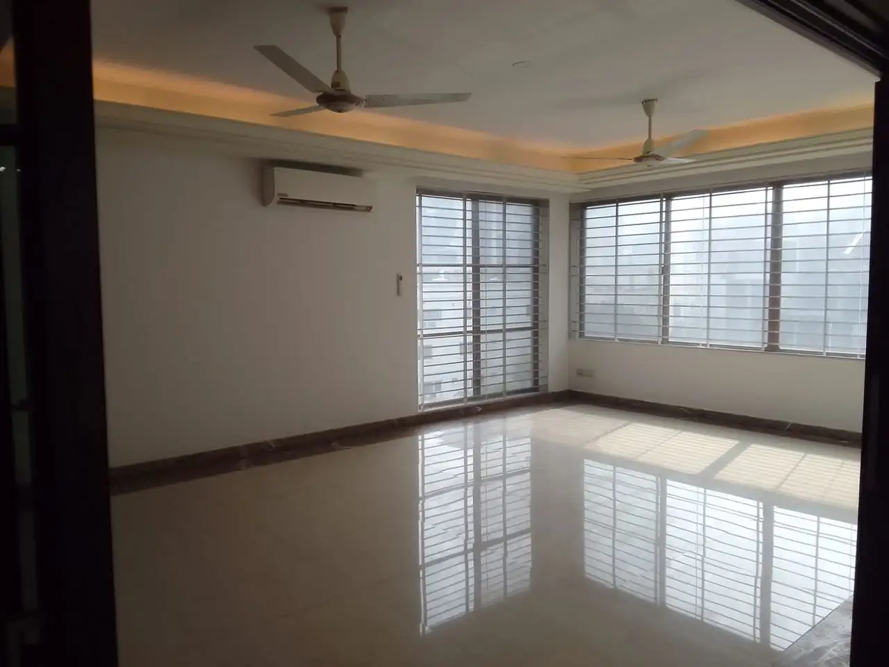 3860 SFT - 4-Bedroom Residential Apartment Rent in Dhaka in Gulshan 2 Image 5