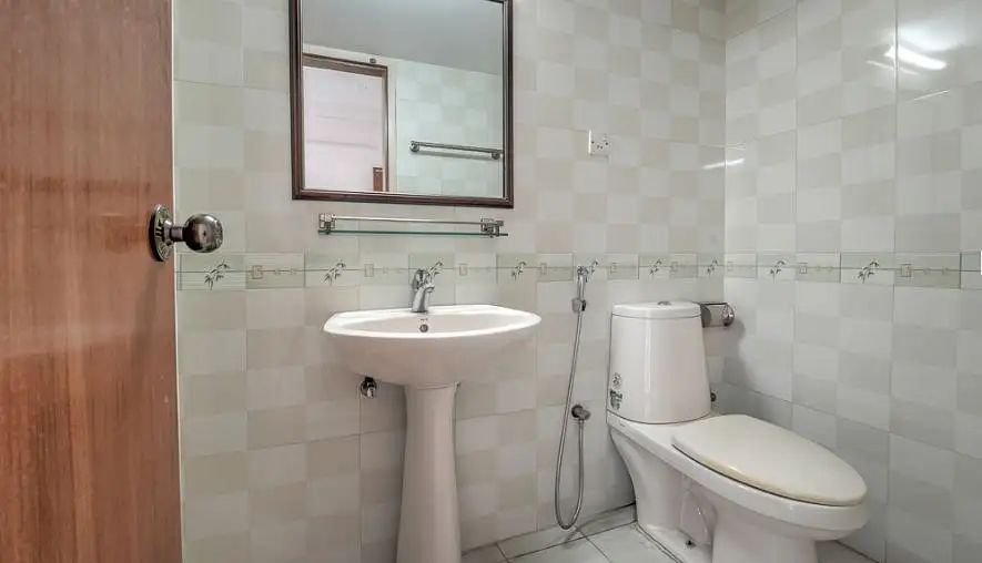4-Bedroom Luxury Apartment for Rent in Banani, Dhaka Image 13
