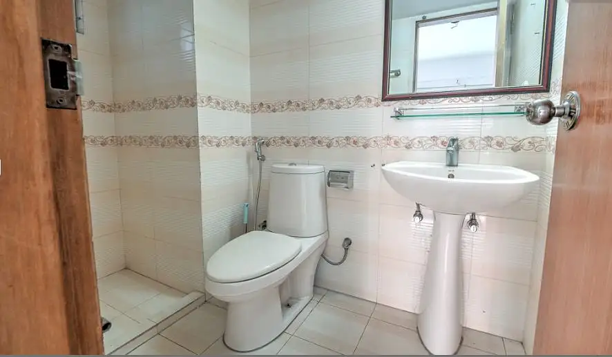 4-Bedroom Luxury Apartment for Rent in Banani, Dhaka Image 2