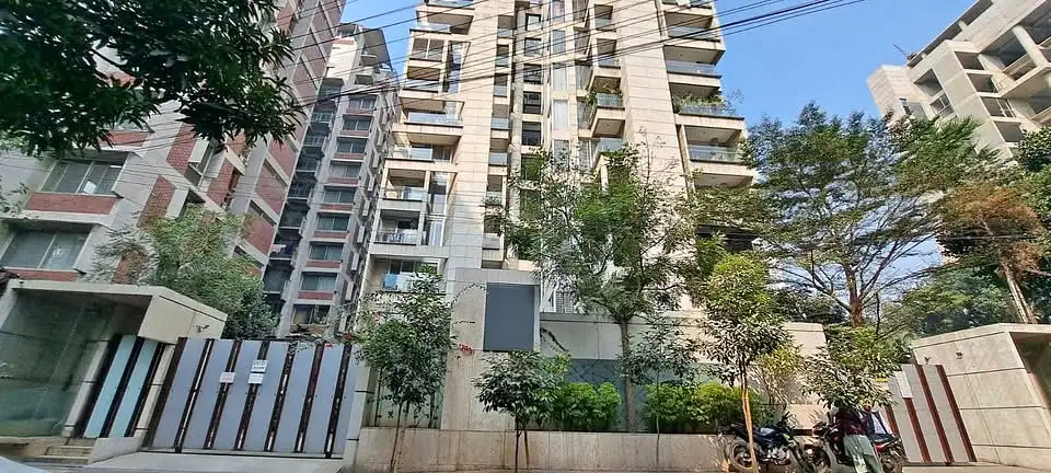Magnificent 4200 Sq ft 4-Bedroom Luxury Residence for Rent in Dhaka, North Gulshan-2 Thumbnail Image