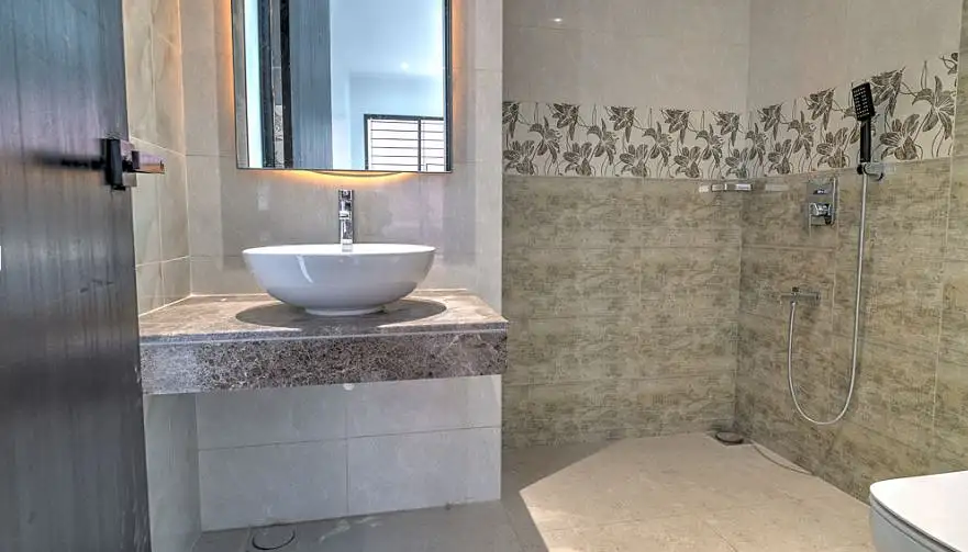 5-Bedroom Luxury Apartment for Rent in Bashundhara, Dhaka Image 8
