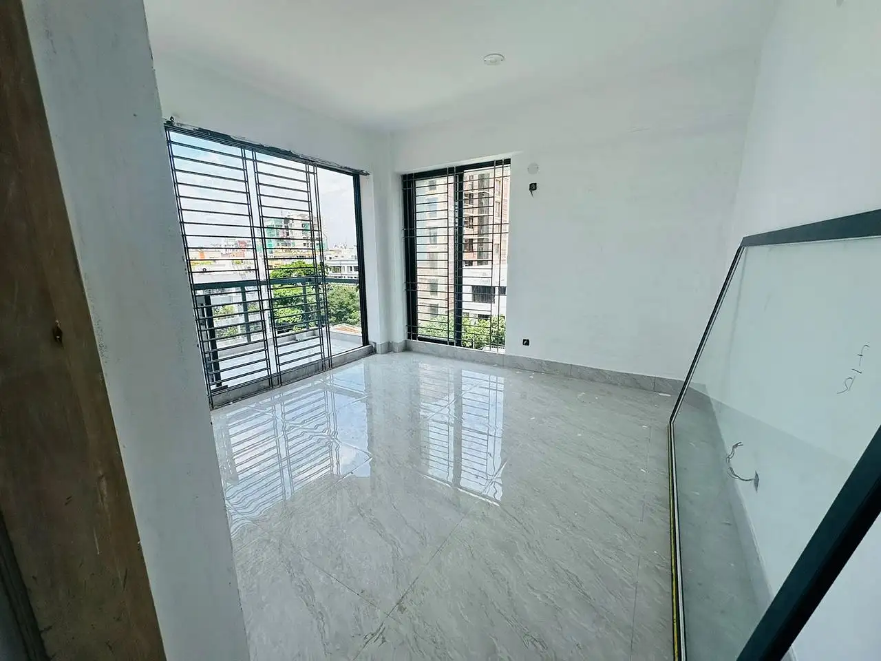 3-Bedroom 2205 SFT Apartment Sale in Dhaka, Dhanmondi Image 2