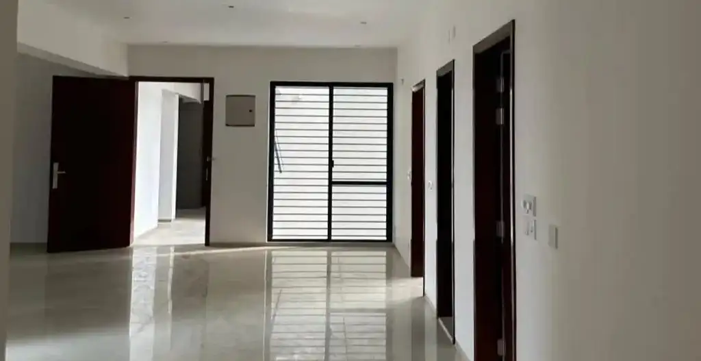 1989 SFT - Luxurious 3-Bedroom Flat for Sale in Bashundhara R-A, Dhaka Thumbnail Image