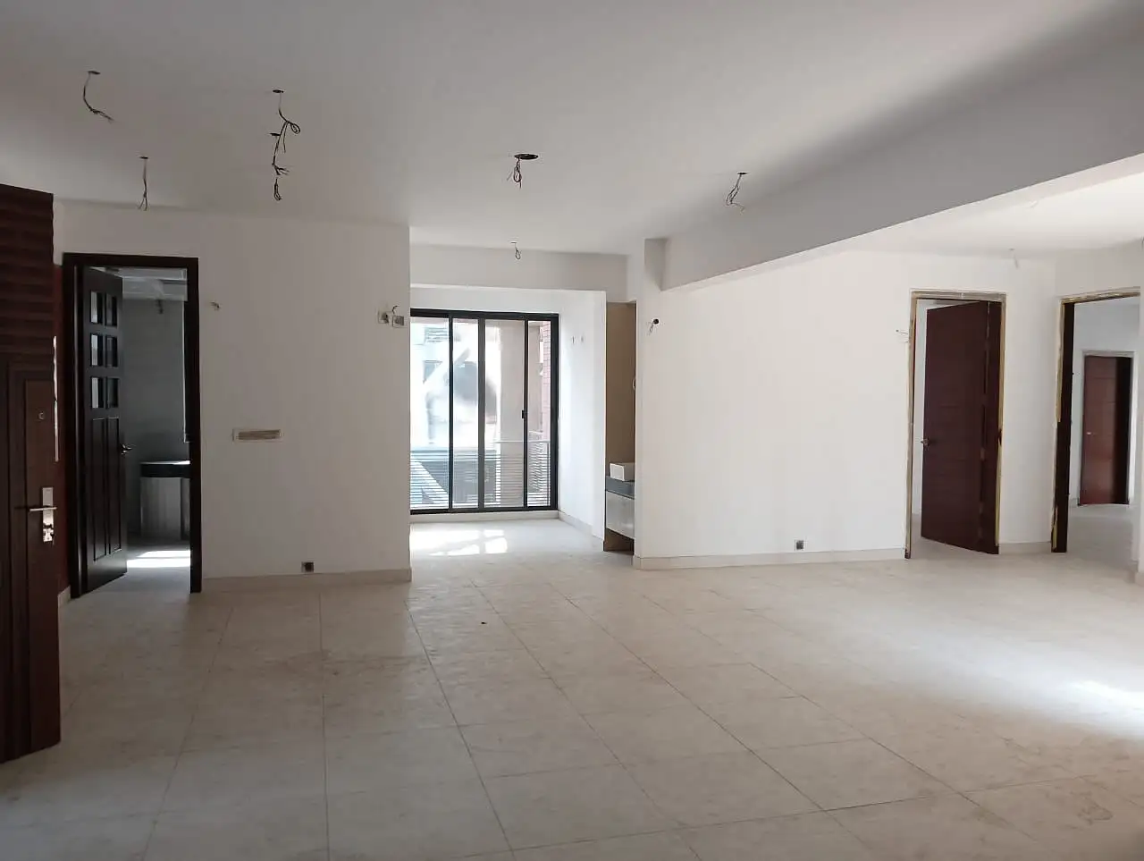 4200 SFT - 4-Bedroom Residential Apartment Rent in Dhaka in Gulshan 1 Thumbnail Image