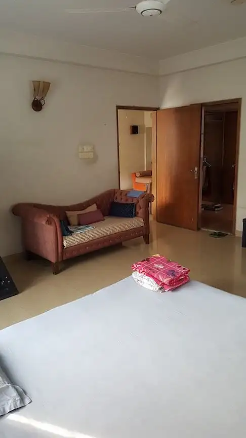 4-Bedroom 2600 SFT South Facing Apartment Sale in Baridhara Image 3