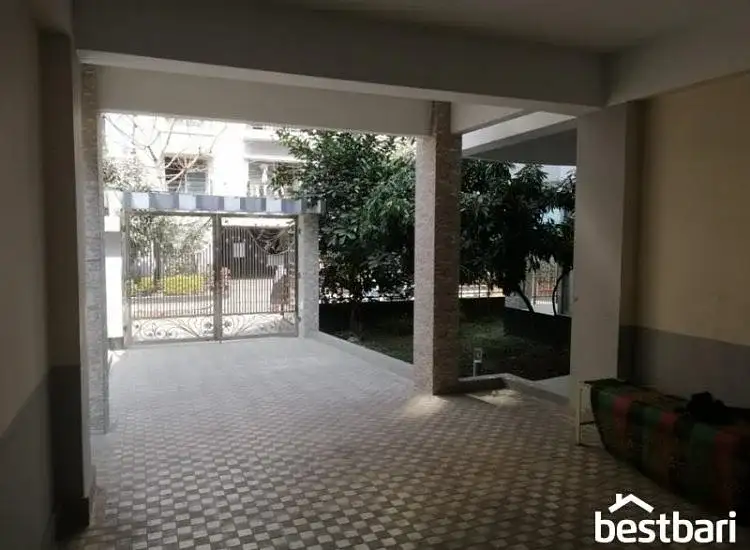 6500 Sqft Exclusive Triplex House in Bashundhara Image 2