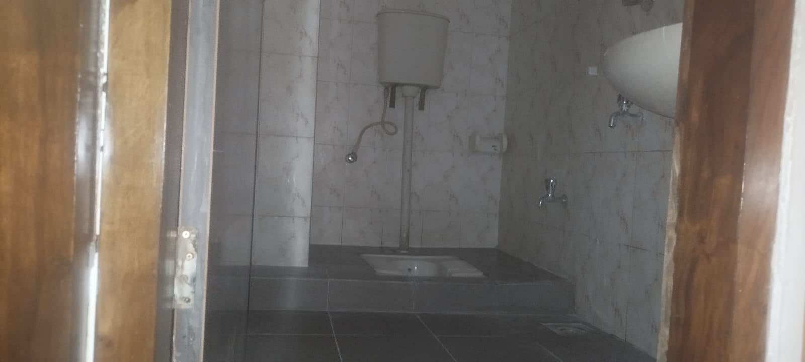 South Facing 4 Beds+ Balconies+ 5 Toilets Flat Near MRT For Rent Image 10