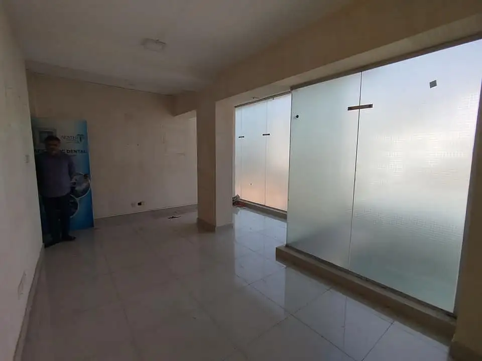 Compact 750 Sq ft Commercial Office Space for Rent in Dhaka, Gulshan Circle - Image 1