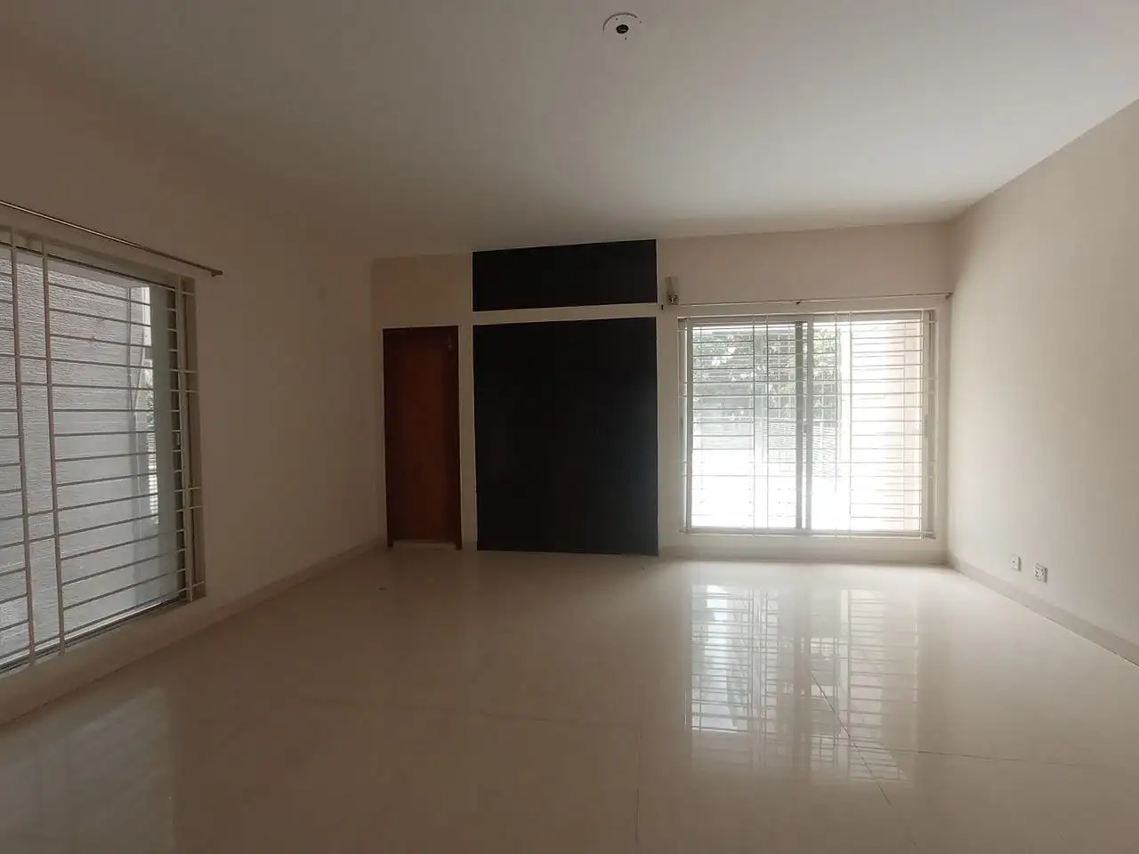 3200 SFT - 4-Bedroom Residential Apartment Rent in Dhaka in Gulshan Thumbnail Image