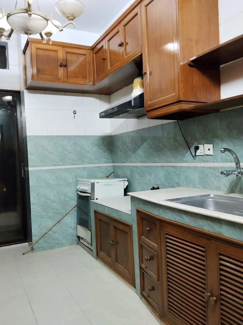 🏠 Spacious 4-Bedroom Apartment for Rent in Gulshan 2 Image 3