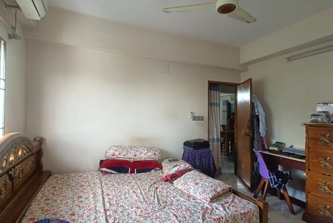 Flat for Sale in Malibag – Prime Location near Abujar Gifari College Road Thumbnail Image