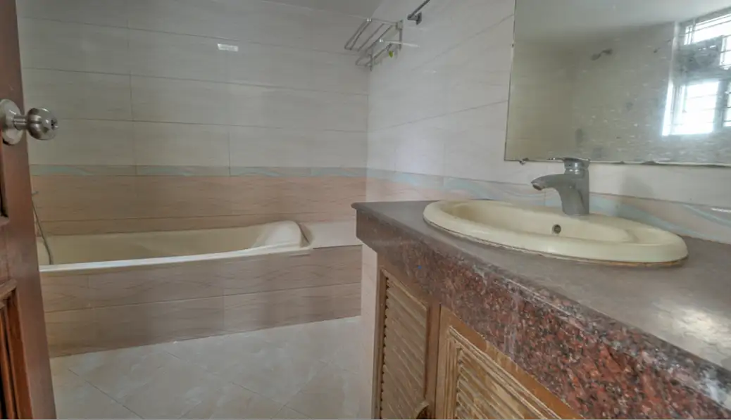 4-Bedroom Luxury Apartment for Rent in Bashundhara Dhaka Image 2
