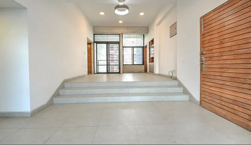 4-Bedroom Luxury Apartment for Rent in Bashundhara, Dhaka Thumbnail Image