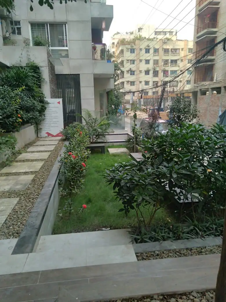 3-Bedroom 2360 SFT Luxury Apartment Sale in Bashundhara R-A Image 2