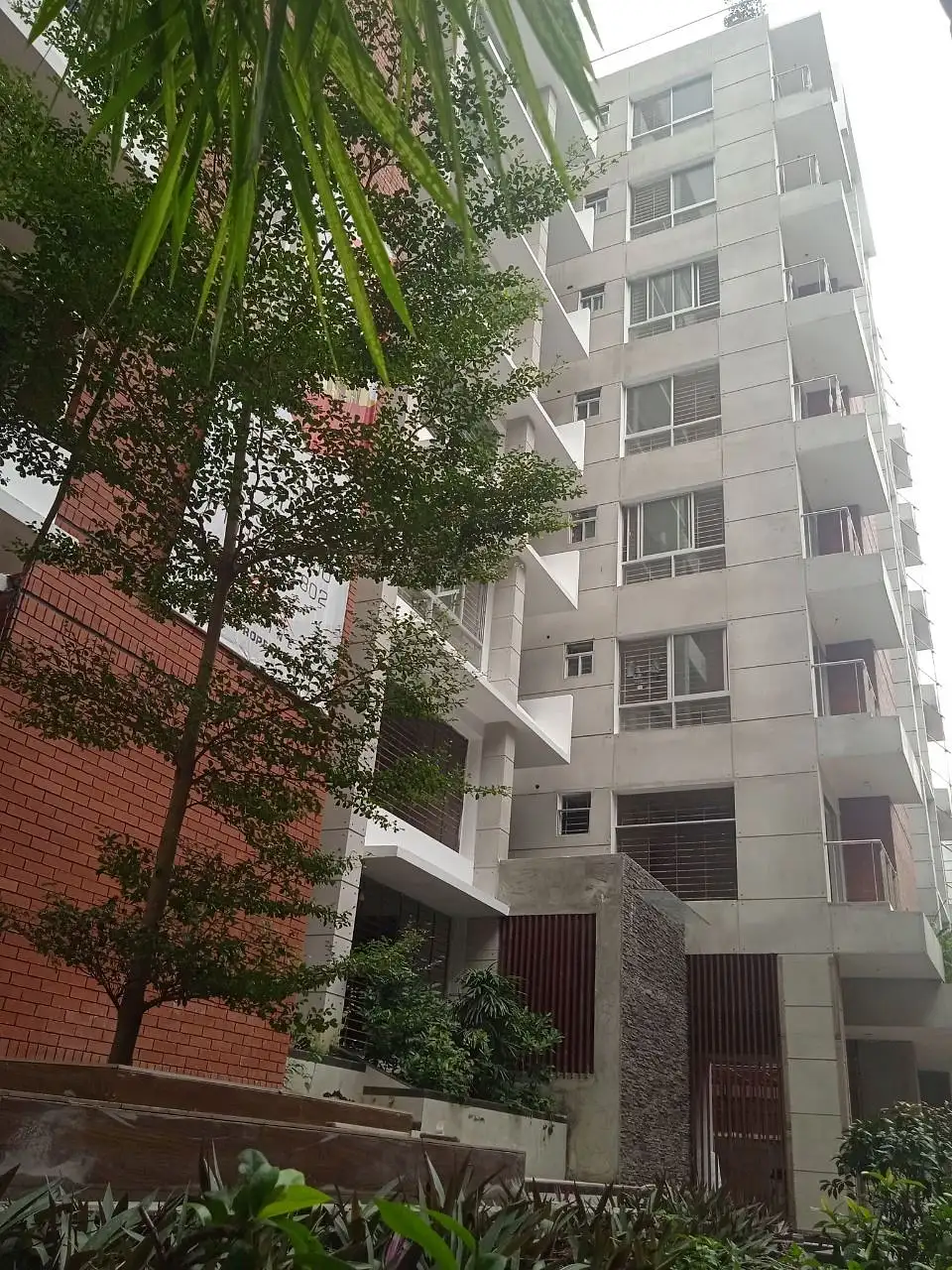 3-Bedroom 2360 SFT Luxury Apartment Sale in Bashundhara R-A Image 3