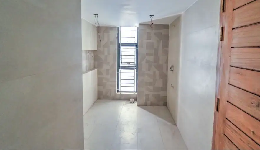 4-Bedroom Luxury Apartment for Rent in North Gulshan, Dhaka Image 11