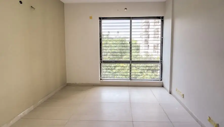 4-Bedroom Luxury Apartment for Rent in North Gulshan, Dhaka Image 4