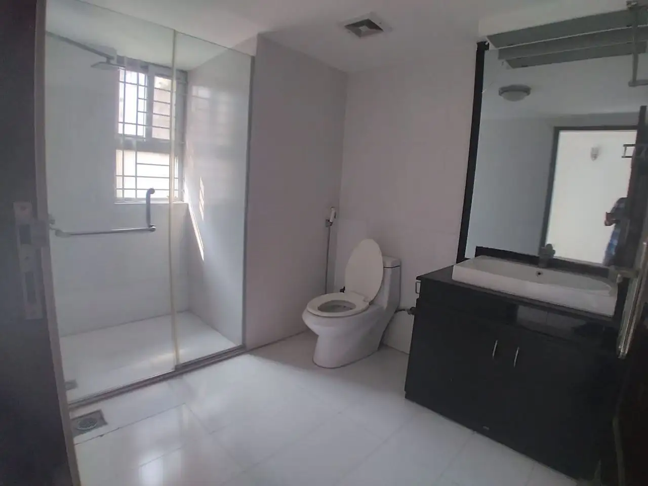 6300 SFT - 4-Bedroom Residential Apartment Rent in Dhaka in Baridhara Image 5