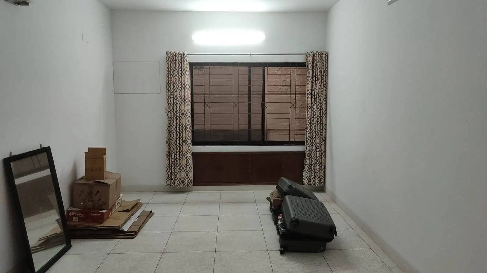 Elegant 2150 Sq ft 3-Bedroom Apartment for Rent in Dhaka, Gulshan 1 Image 2