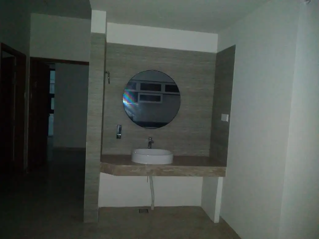 4500 SFT - 4-Bedroom Residential Apartment Rent in Dhaka in Gulshan Image 5