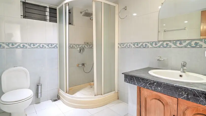 5-Bedroom Luxury Apartment for Rent in Gulshan 1, Dhaka Image 5