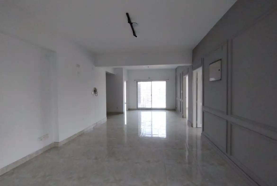 1712 SFT Used Flat for Sale in Bashundhara R/A – Exceptional Living Awaits Image 4