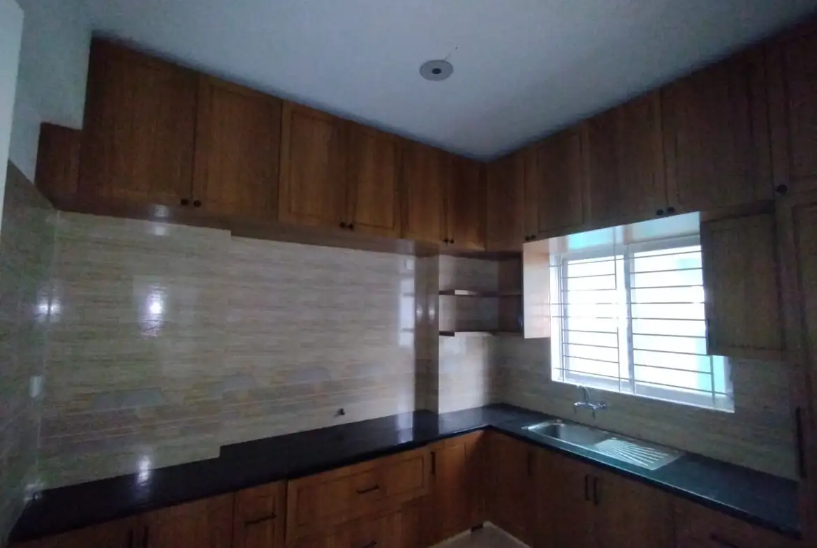 1712 SFT Used Flat for Sale in Bashundhara R/A – Exceptional Living Awaits Image 3