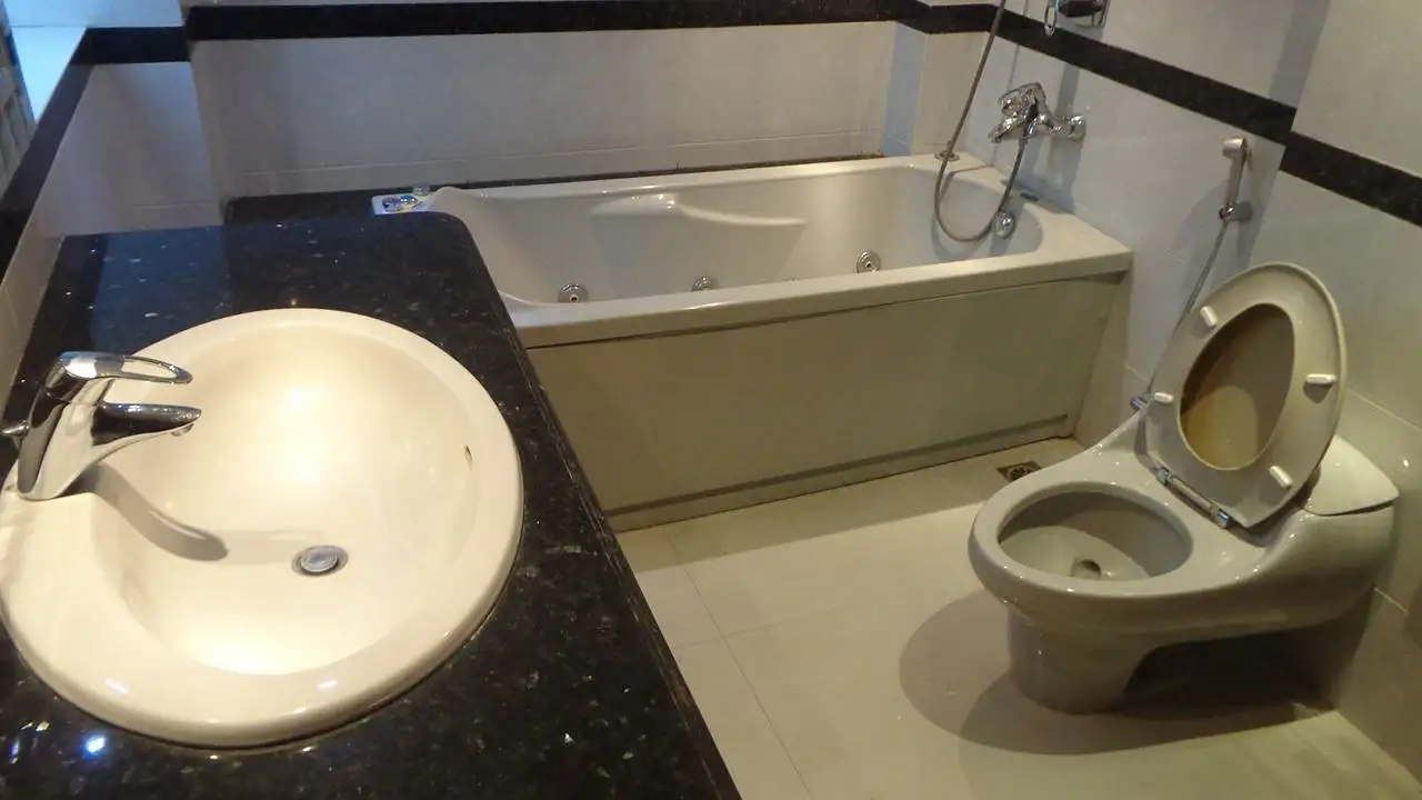 6800 SFT - 5-Bedroom Semi-Furnished Residential Apartment Rent in Dhaka in Gulshan Image 2