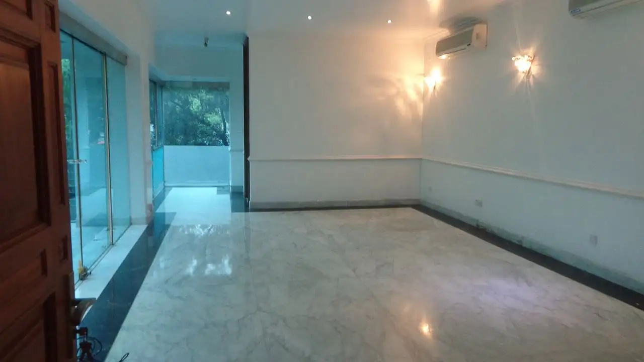 6800 SFT - 5-Bedroom Semi-Furnished Residential Apartment Rent in Dhaka in Gulshan Image 6