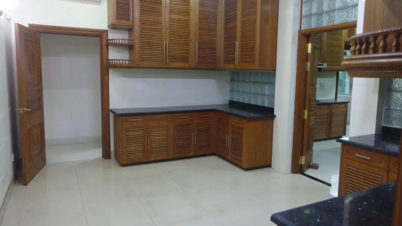 6800 SFT - 5-Bedroom Semi-Furnished Residential Apartment Rent in Dhaka in Gulshan Image 9