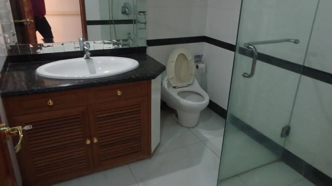 6800 SFT - 5-Bedroom Semi-Furnished Residential Apartment Rent in Dhaka in Gulshan Image 16